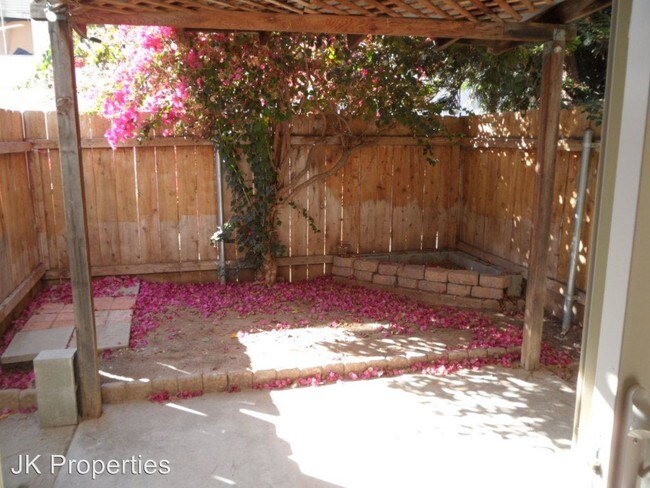Building Photo - 2 br, 1 bath House - 6574 Bell Bluff Ave. #A