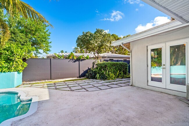 Foto del edificio - Single Family home on quiet street steps from the Intracoastal and Dining