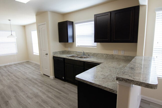 Building Photo - 8806 Doris Oaks Cir