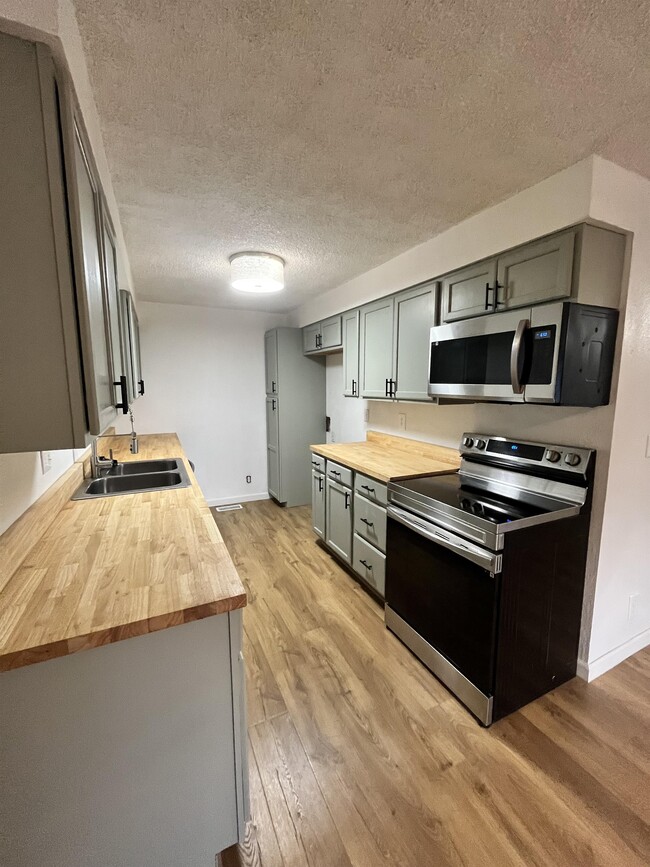 Foto del edificio - 1240 N 2nd E