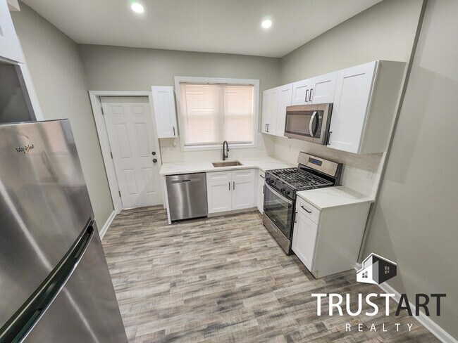 Building Photo - 3 bedroom house