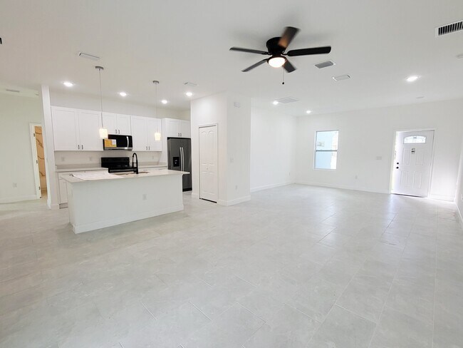 Foto del edificio - 415 Tonklin Rd SW