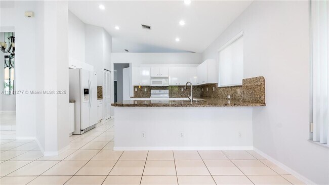 Building Photo - 1061 Bel Aire Dr E