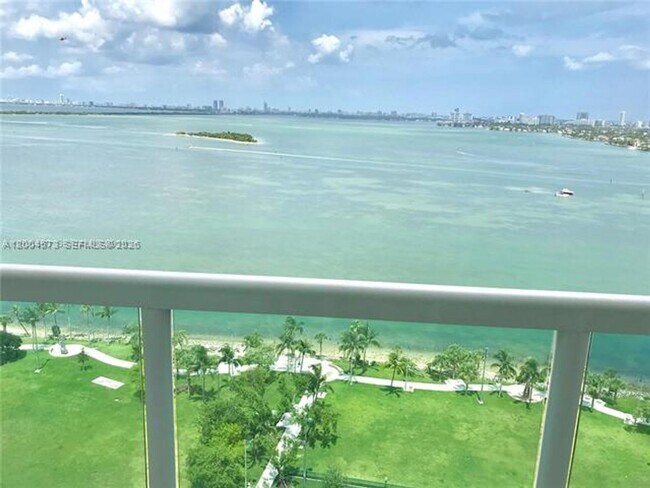 Building Photo - 1800 N Bayshore Dr