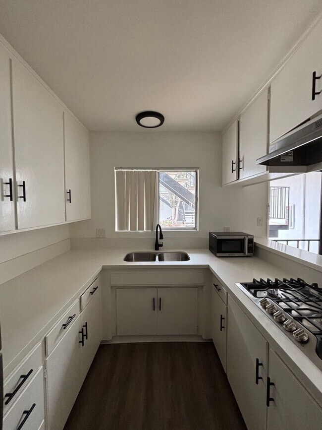 Foto del edificio - One-Bedroom Torrance Apartment with Stainl...