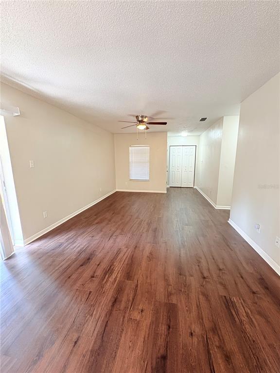 Foto del edificio - 851 Creekway Ct