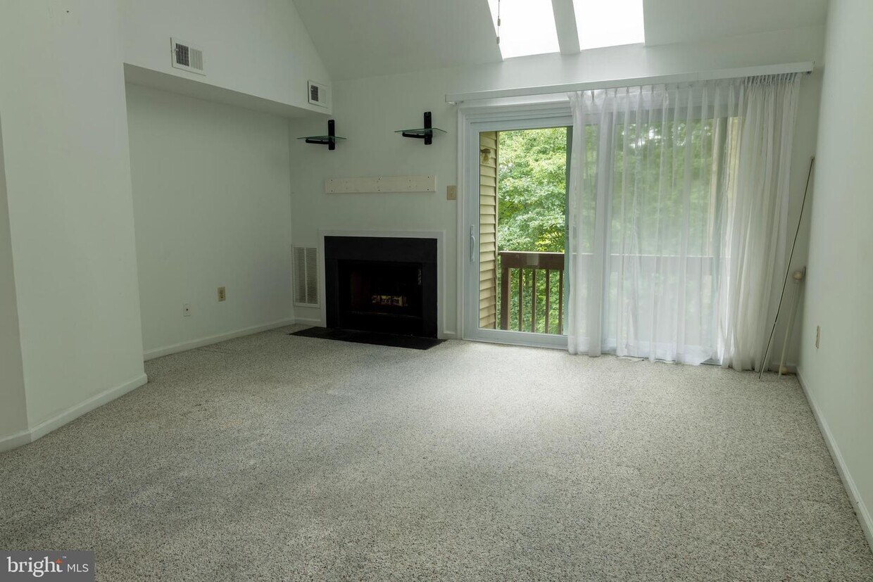 443 Derry Dr, Aston, PA 19014 Condo for Rent in Aston, PA