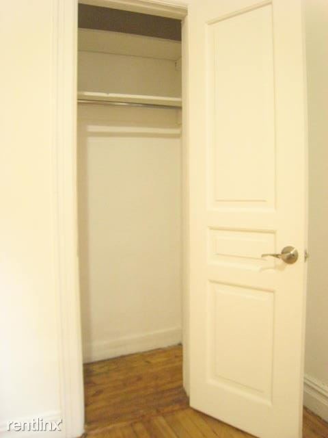 Foto del edificio - 148 W 10th St