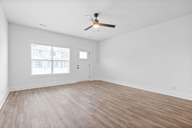 Building Photo - Luxury Townhome For Rent Near Billy Dunlop...