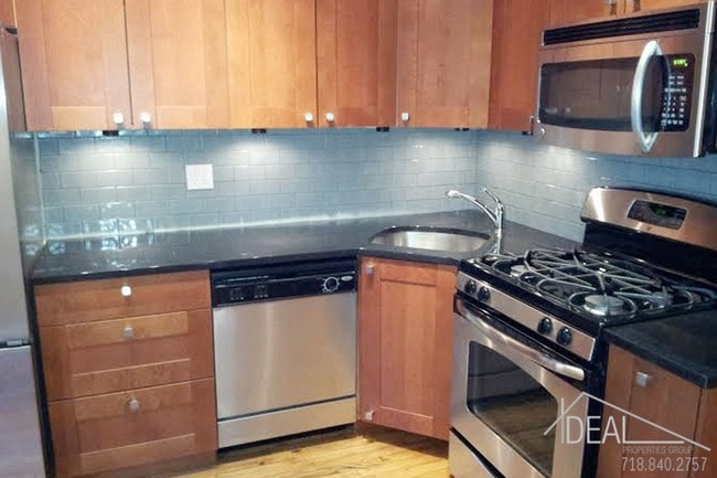 Building Photo - 2 Bedroom Garden Duplex in Clinton Hill