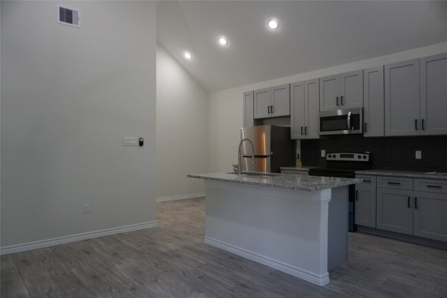 Building Photo - 9868 Arbor Oak