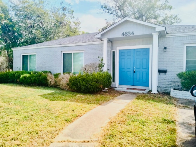 Building Photo - 4834 Meadow Park Dr