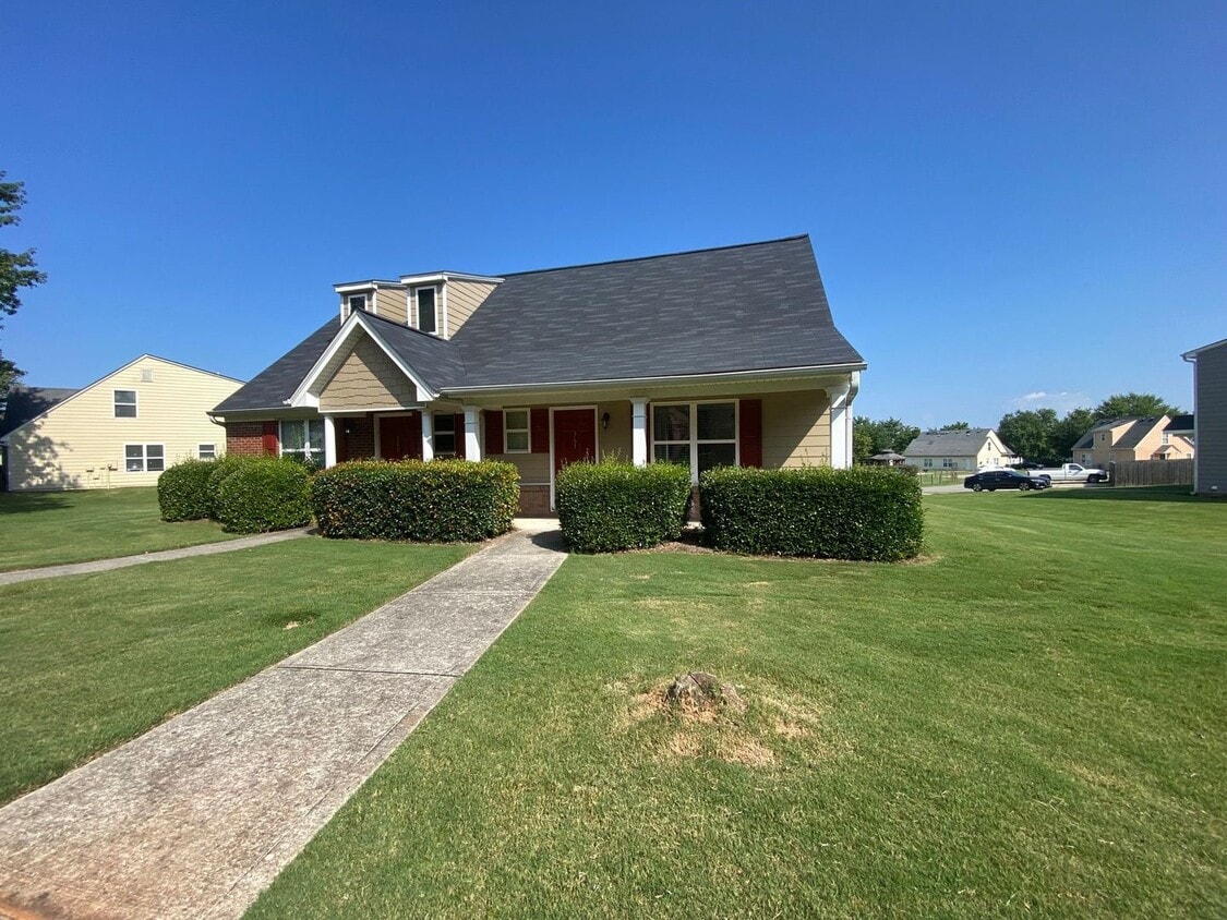 Primary Photo - AVAILABLE FOR IMMEDIATE MOVE IN! ROOMMATE ...