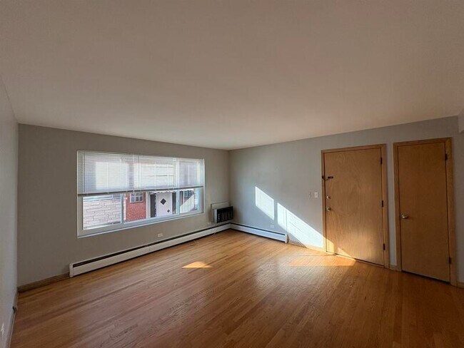 Foto del edificio - 6788 N Sauganash Ave