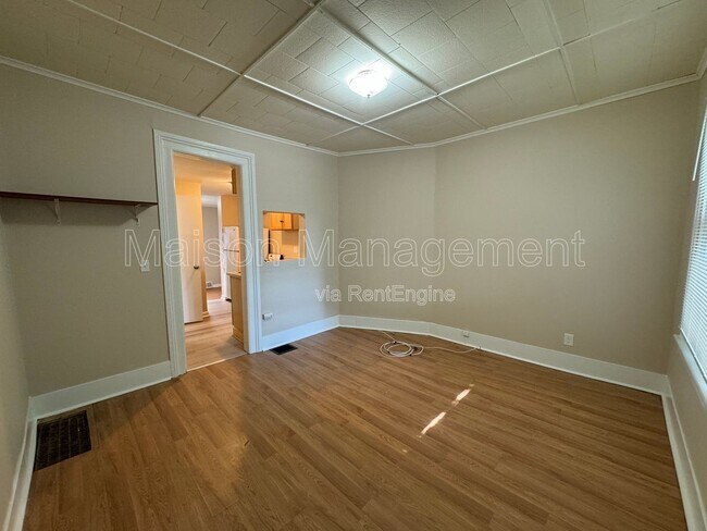 Foto del edificio - 279 S Goodman St