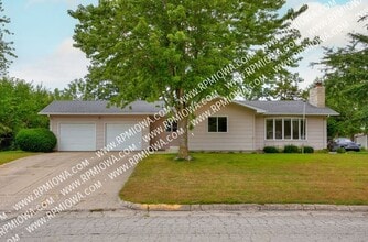 Building Photo - 605 4th Ave