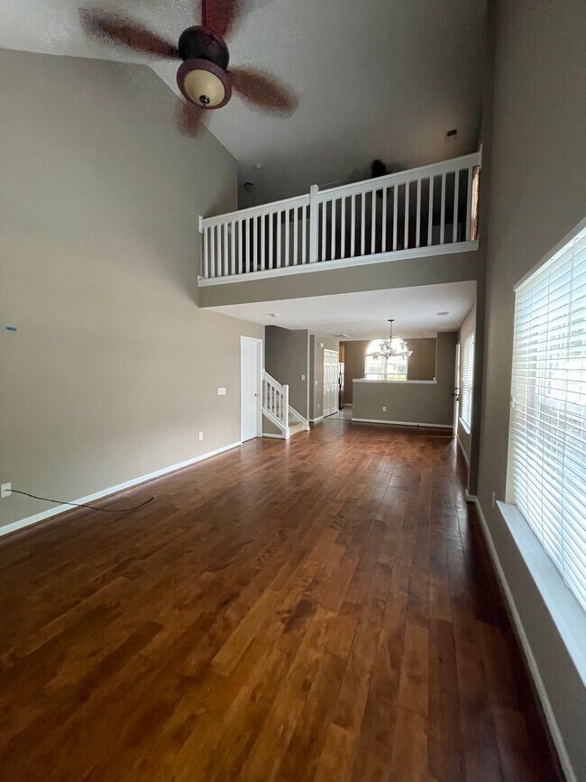 Foto del edificio - 327 Cross Rd