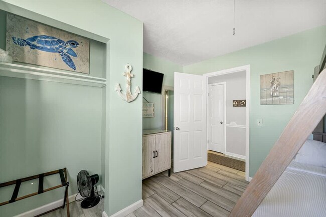 Foto del edificio - 8743 Thomas Dr