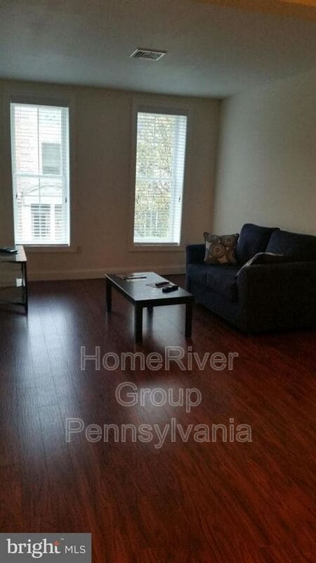 Building Photo - 66 E King St