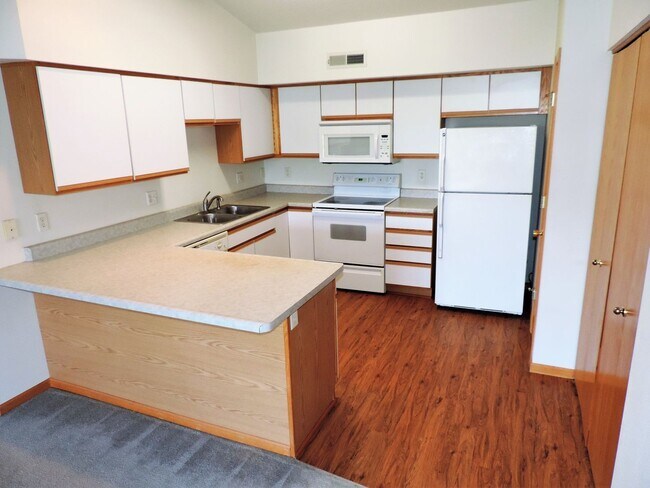 Building Photo - $1,095 | 2 Bedroom, 1 Bathroom 3rd Floor C...