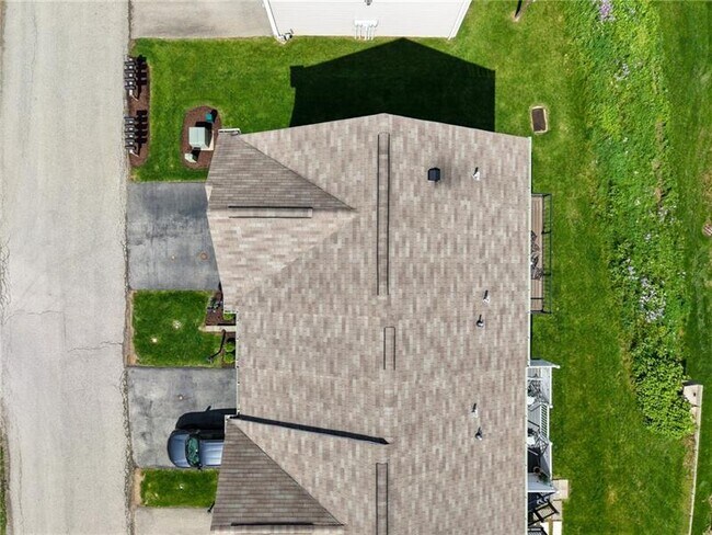 Building Photo - 109 Shaley Dr