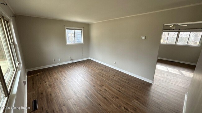 Foto del edificio - 3122 Commander Dr