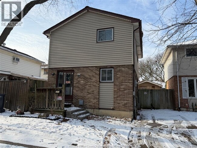 Building Photo - 1211 Foxhill Ct