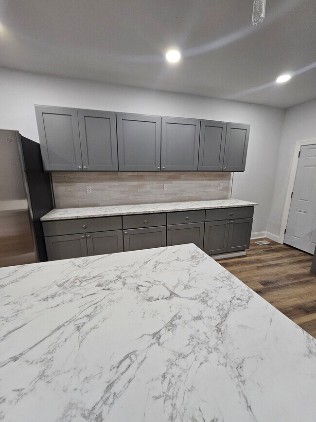 Foto del edificio - 3270 N Marston St