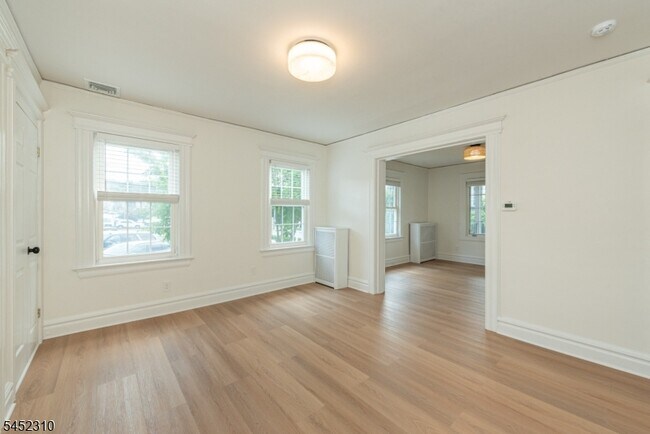 Foto del edificio - 160 Bloomfield Ave