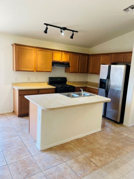 Foto del edificio - House For Rent