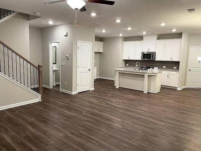 Foto del edificio - 1366 Elderwood Way