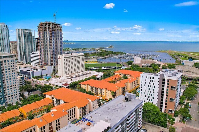 Foto del edificio - 200 4th Ave S