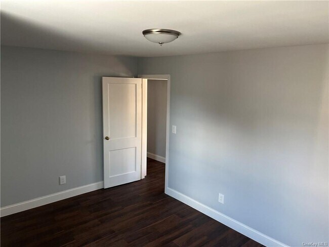 Building Photo - 39 Gifford Ave