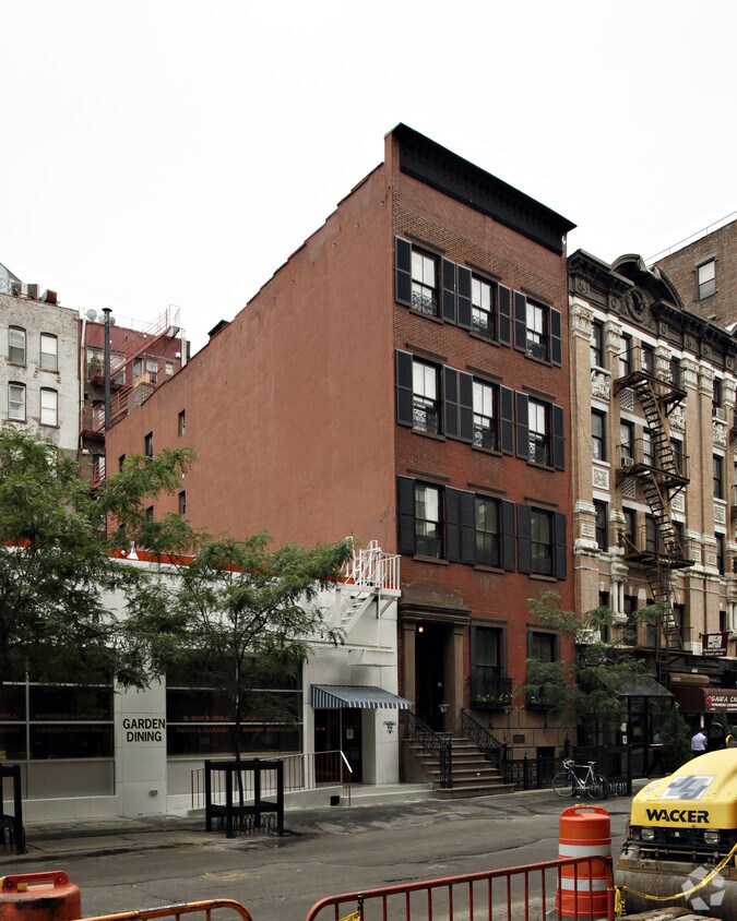 Foto principal - 38 E Fourth St