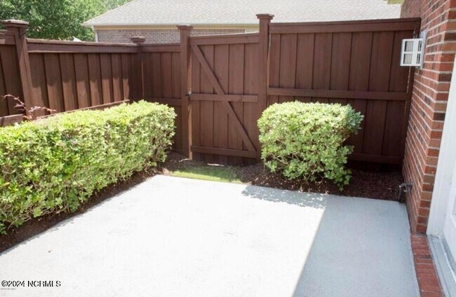 Foto del edificio - 4321 Ashley Park Dr