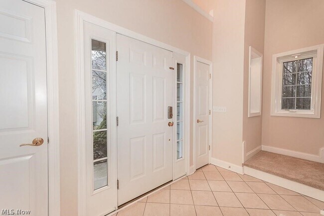 Building Photo - 3729 Edgehill Dr