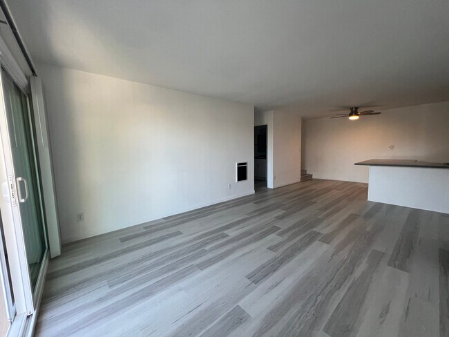 Sala de estar/comedor - 8780 Shoreham Dr