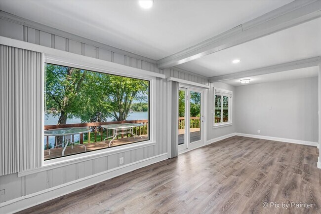 Foto del edificio - 24060 N Lakeside Dr