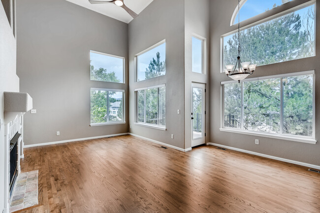 Foto del edificio - 1323 West Spotted Owl Way