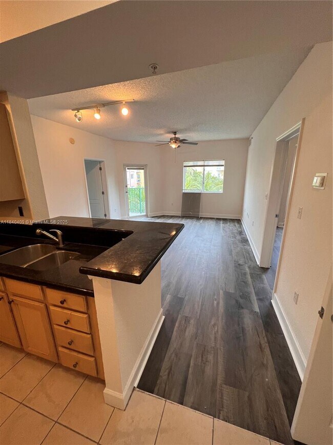 Foto del edificio - 6001 SW 70th St