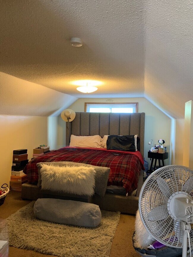 Building Photo - Beautiful 4 Bedroom 1 Bathroom in North Mi...