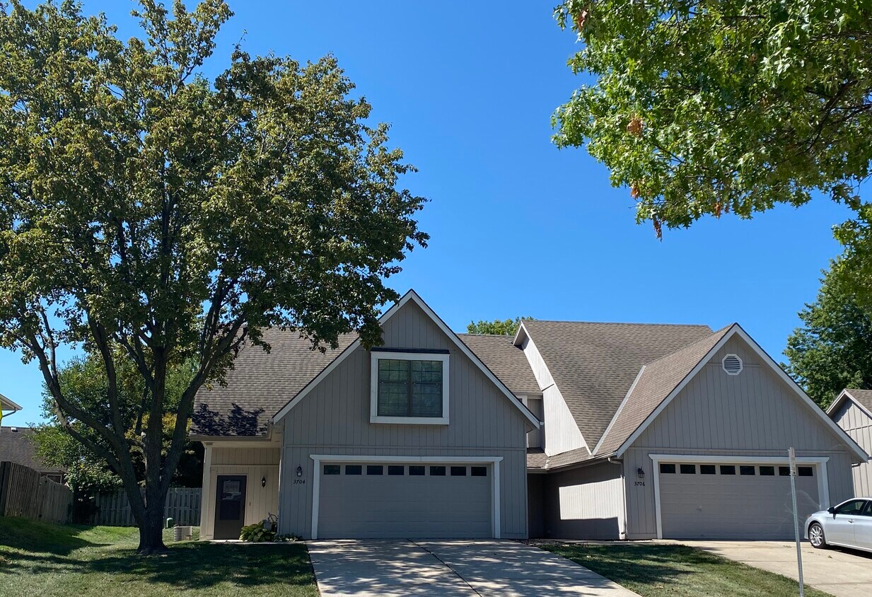 Foto principal - 3704 NE Independence Ave