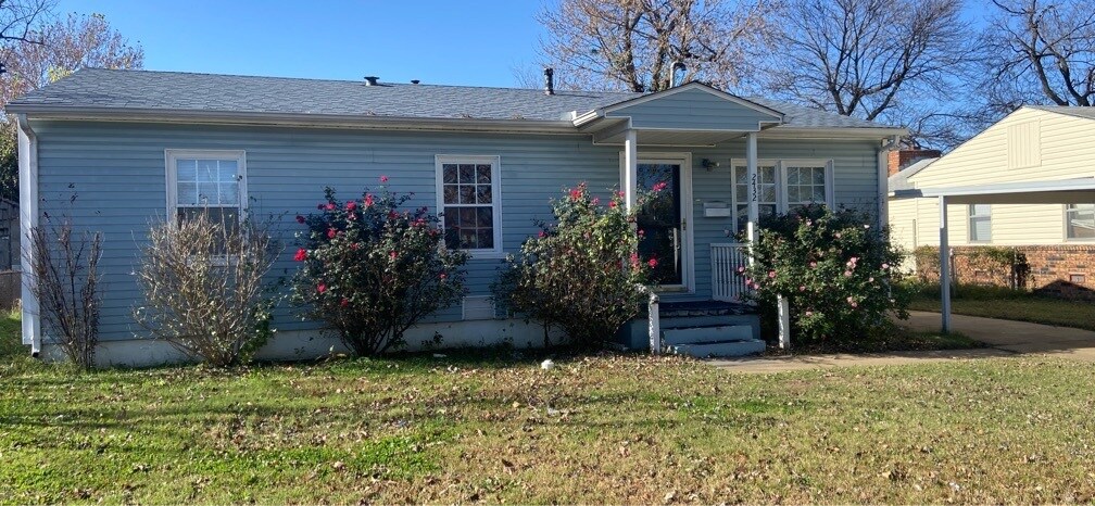 Foto principal - 2432 N Xanthus Ave