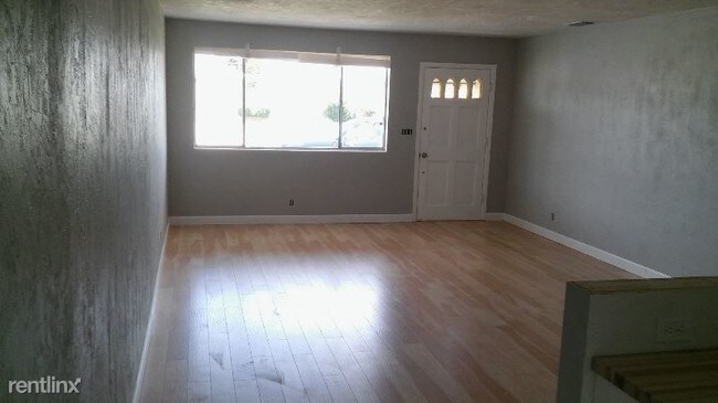 Building Photo - 3 br, 2 bath House - 302 Palm Circle