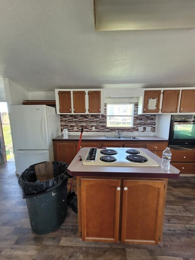 Foto del edificio - 3 bedroom 2 bathroom Mobile Home