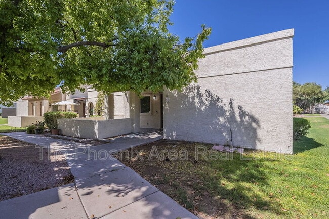 Building Photo - 875 S Nebraska St