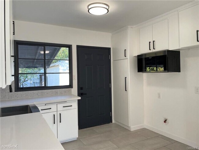 Building Photo - 3 br, 1 bath House - 5866 Alonzo Ave