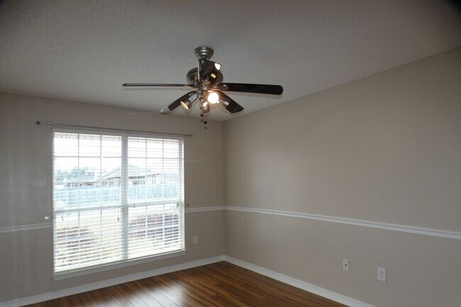 Building Photo - 4766 Thousand Oaks Blvd