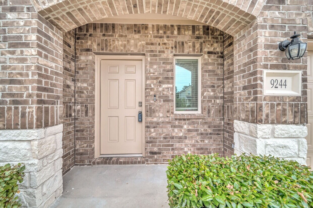 Foto principal - Welcome to this beautifully maintained 2-s...