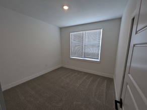 Building Photo - 534 Sun Chaser Dr